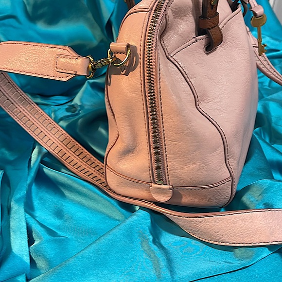 Fossil handbag with removable shoulder strap - pink - see pics for wear - Picture 3 of 8